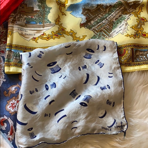 Vintage Scarves ๐งฃ - Picture 6 of 12